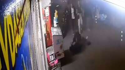 Bursa'da vatandaşların kavgası, sokağa taştı.