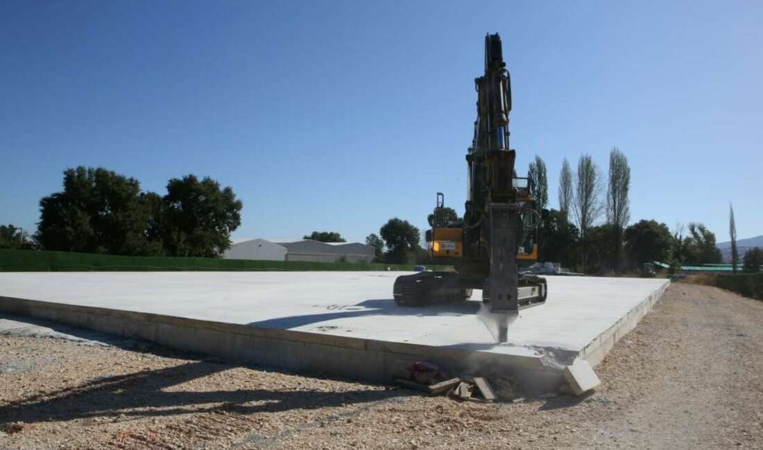 Nilüfer Belediyesi yıkım ekipleri,