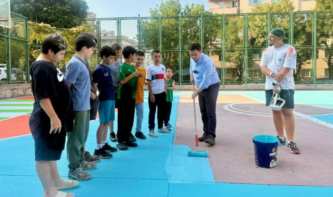 Başkan Aydın gençlerle basketbol sahası boyadı Osmangazi Belediyesi'nin ilçedeki basketbol