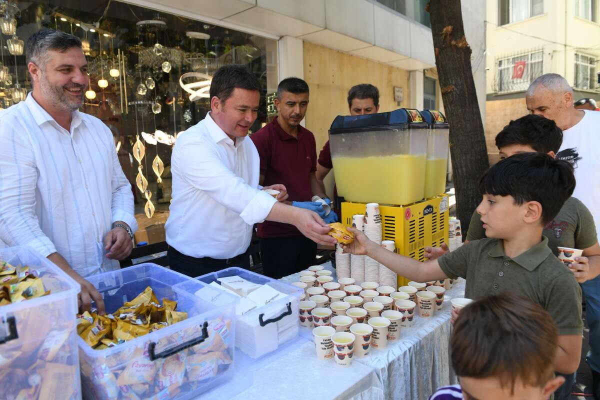 Başkan Aydın, vatandaş ve esnafla buluşmaya devam ediyor