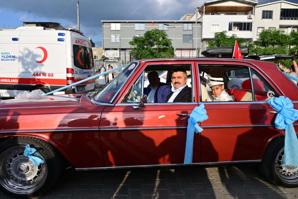 Başkan Oktay Yılmaz, sünnet şöleninde direksiyona geçti