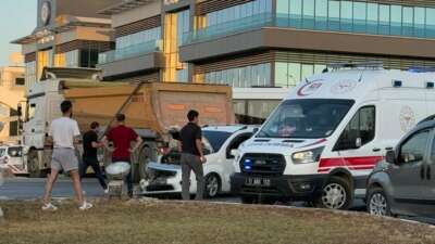 Bilecik'te kamyonet ile çekicinin karıştığı