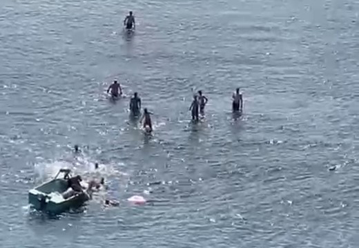 Bursa'da serinlemek için denize