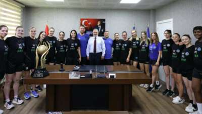  Bursa Büyükşehir Belediyespor Kadın Hentbol Takımı’nda imzalar atıldı