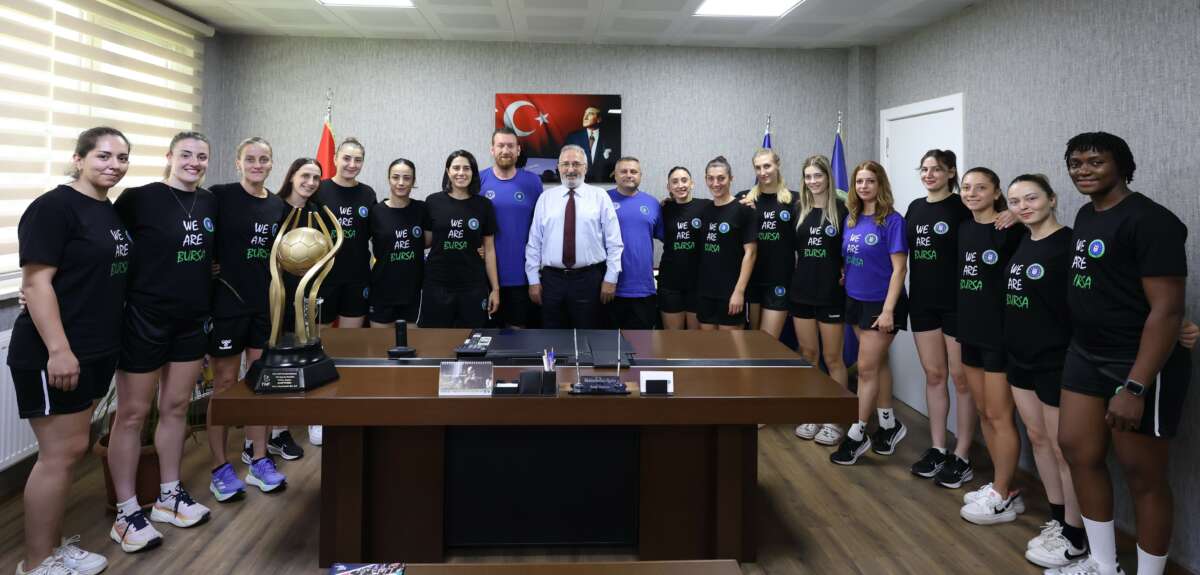  Bursa Büyükşehir Belediyespor Kadın Hentbol Takımı’nda imzalar atıldı