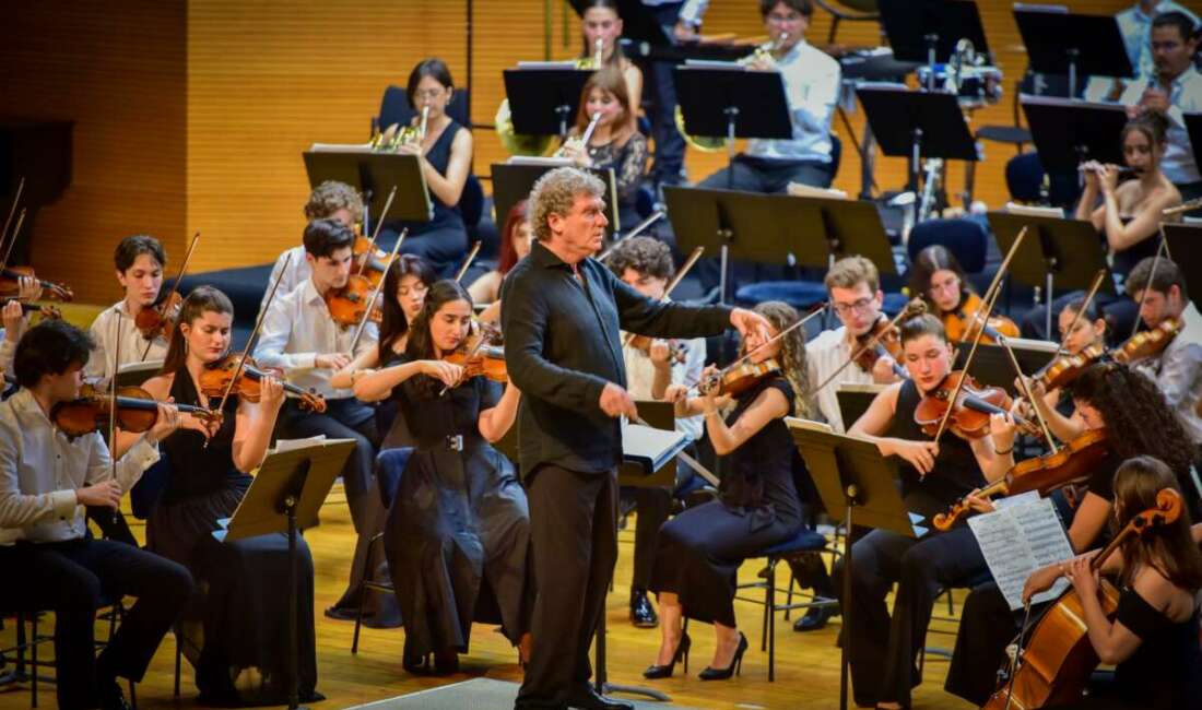 Bursa’da Zafer Bayramı ruhu müzikle yankılandı Bursa Büyükşehir Belediyesi’nin ‘Bir