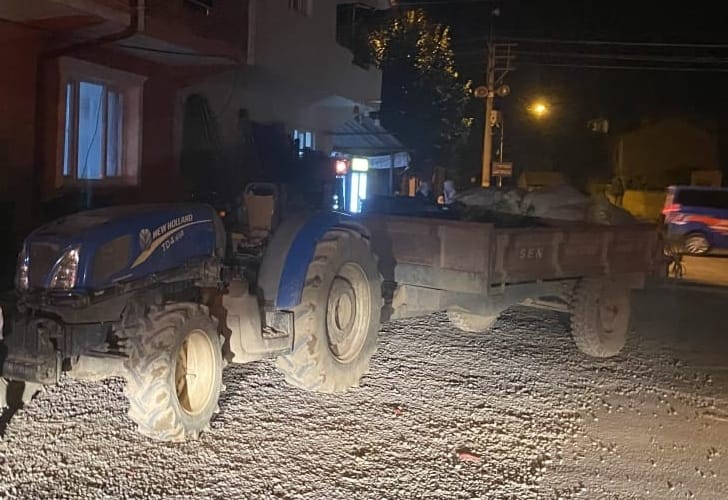 Bursa’da babasının kullandığı traktörün önüne atlayan çocuk ağır yaralandı Bursa'nın İnegöl ilçesinde babasının