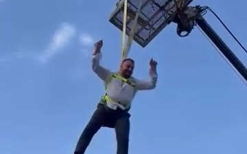 Bursa’da damadı vinçte sallandırdılar