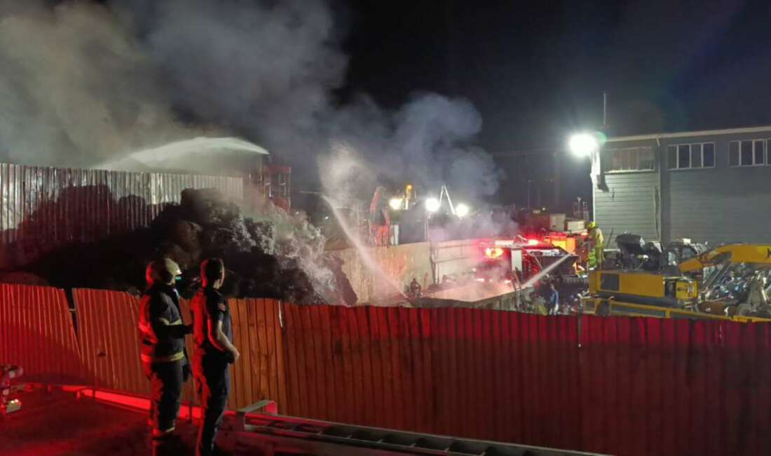 Bursa’da geri dönüşüm tesisinde yangın: 1 itfaiye eri ağır yaralandı Bursa'nın İnegöl ilçesinde geri