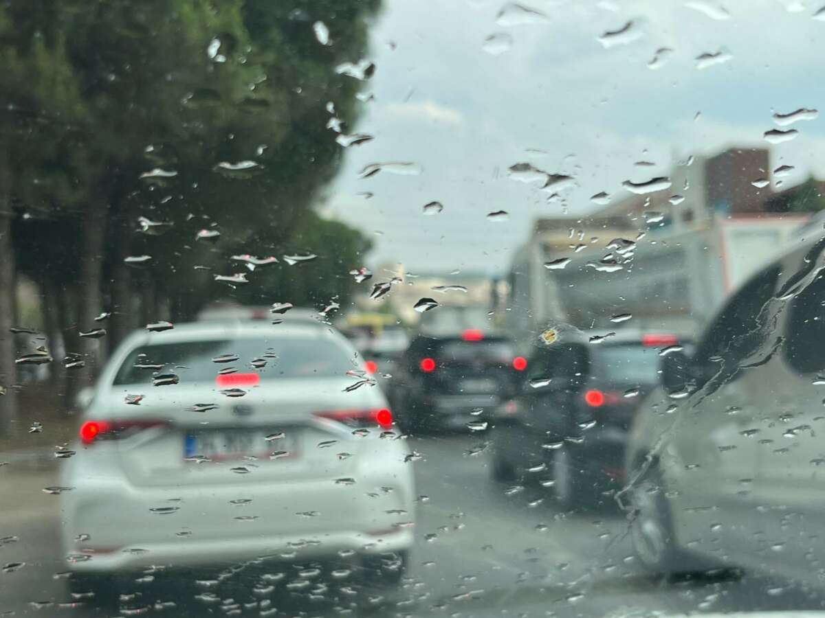 Bursa’da kuraklığa “Can suyu” oldu! Yağmur sevinci trafiği vurdu