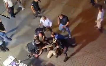 Bursa'nın Osmangazi ilçesinde giyim mağazası