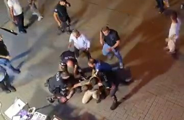 Bursa'nın Osmangazi ilçesinde giyim