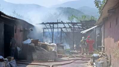 Bursa’da mobilya imalathanesinde yangın