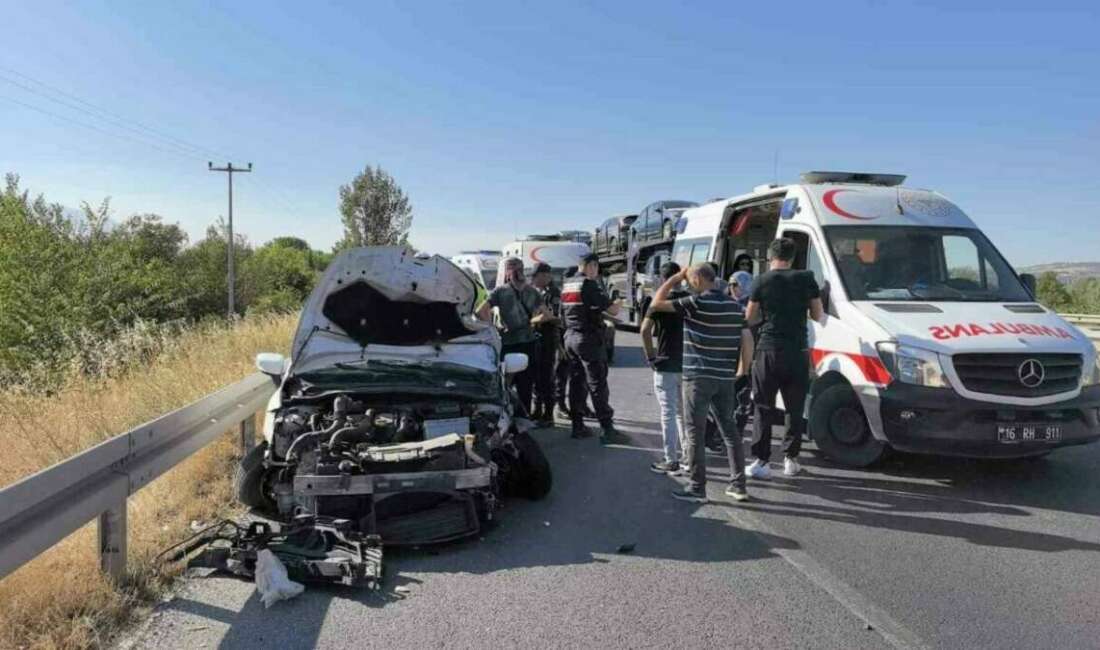 Bursa’da otomobil traktöre çarptı: 1 yaralı Bursa’nın İnegöl ilçesinde meydana