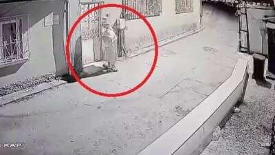 Bursa'da palyaço kıyafeti giymiş ve