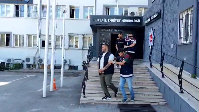 Bursa’da telefon dolandırıcıları yaşlı adamı 5 milyon lira dolandırdı Bursa’da kendilerini polis olarak