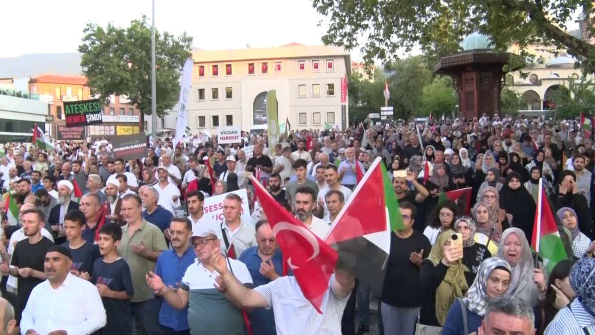 Bursa’da yüzlerce kişi Gazze için yürüdü