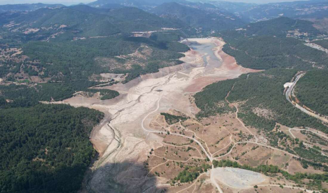Bursa’nın bir barajı tamamen kurudu, 35 günlük su kaldı Bursa'nın su ihtiyacını karşılayan