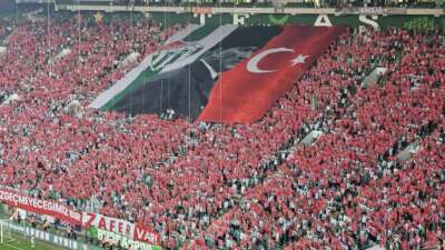 Bursaspor tribünlerinde 30 Ağustos coşkusu: 41 bin 680 taraftar