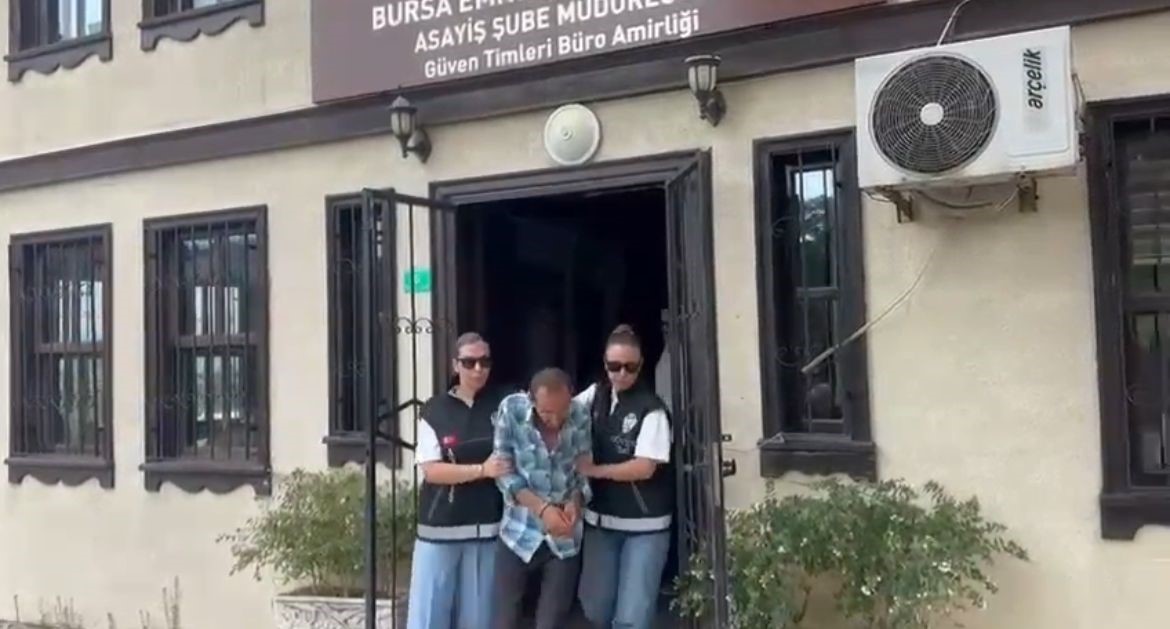  Cadde üzerindeki hırsızlık kamerada: Polis, o şüpheliye geçit vermedi