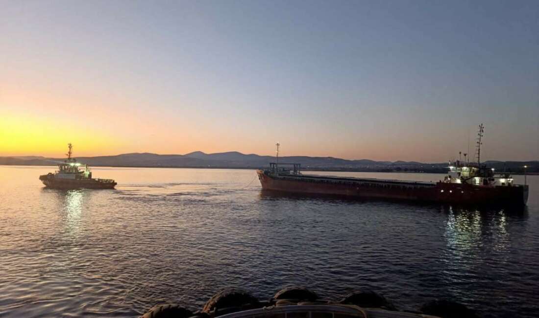 Çanakkale Boğazı'ndan geçen 80