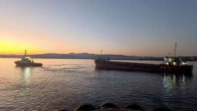 Çanakkale Boğazı'ndan geçen 80 metre