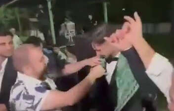 Bursa’da düğünde sıra dışı hediye: Damada 400 bin liralık çek taktı