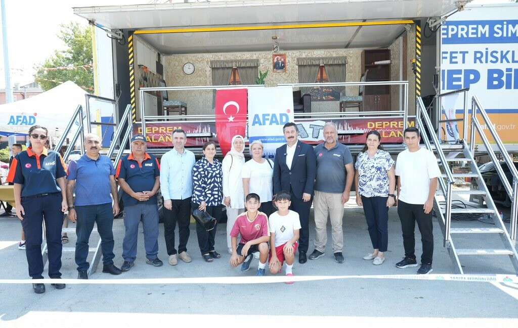 Deprem Simülasyon Tırı’na Yenişehirlilerden yoğun ilgi Yenişehir Belediyesi ve Bursa İl Afet