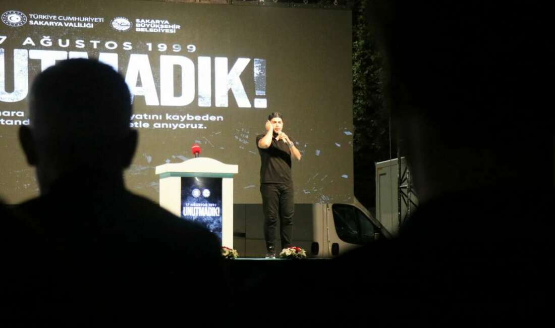 Deprem saati 03.02’de Sakarya’da eller semaya açıldı 17 Ağustos 1999 Marmara