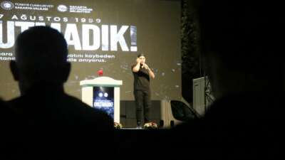 Deprem saati 03.02’de Sakarya’da eller semaya açıldı