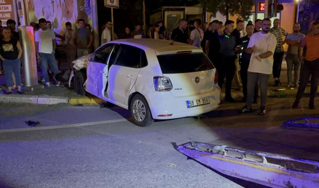 Edirne’de otomobil ile kamyonet çarpıştı: 3 yaralı Edirne’de meydana gelen trafik