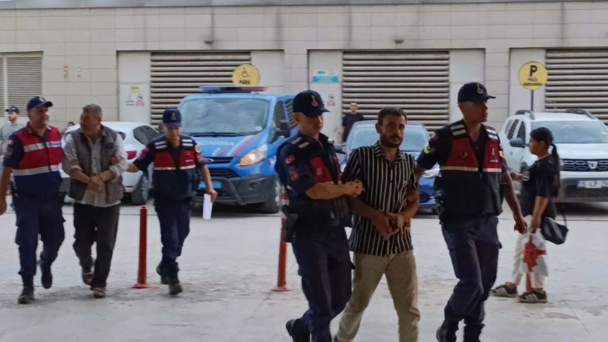  Evde kenevir yetiştiren şahısları İnegöl Jandarması yakaladı