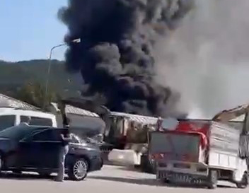 Geri dönüşüm fabrikasında korkutan yangın Bursa'nın Nilüfer ilçesinde faaliyet