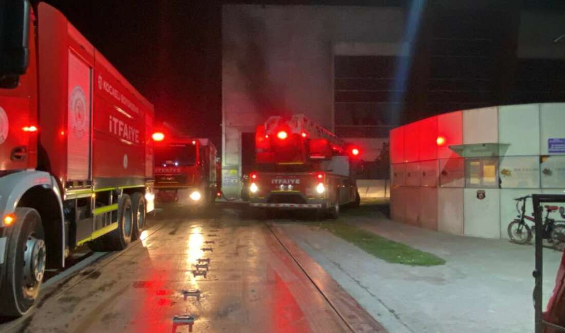 Geri dönüşüm fabrikasında yangın: Bir kişi dumandan etkilendi Kocaeli'nin Kartepe ilçesinde bir