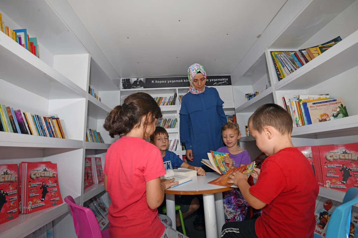 Osmangazi’de Gezici Kütüphane 1 yıldır yollarda