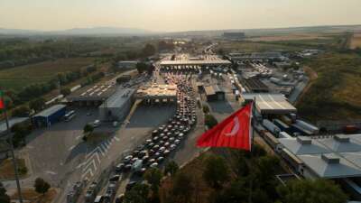  Memleketten ayrılık hüznü: Gurbetçiler dönüş yolunda