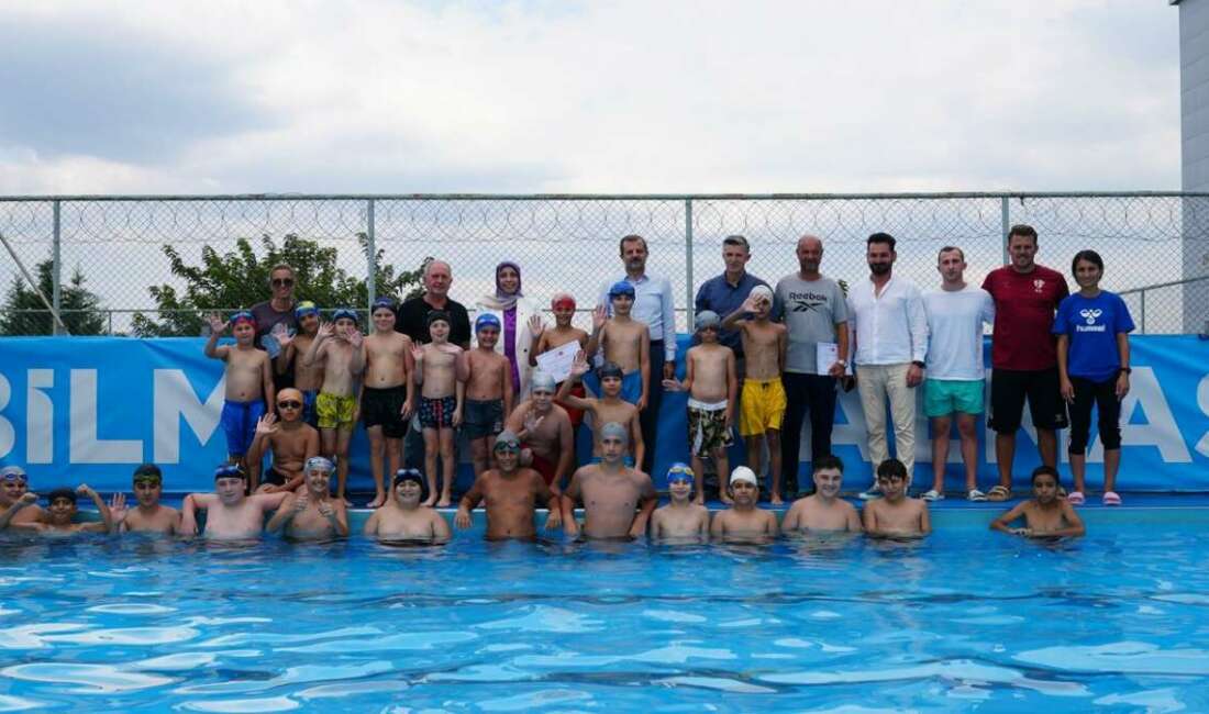 Gürsulu minikler yüzme sertifikalarını aldı Gürsu Belediyesi’nin her yaz