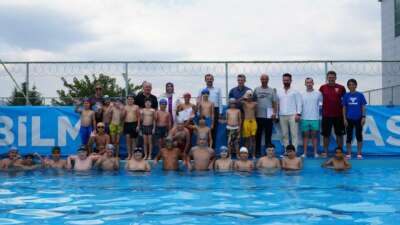 Gürsulu minikler yüzme sertifikalarını aldı