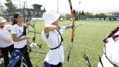  Hedefe tam isabet yapan okçular şampiyona biletini aldı