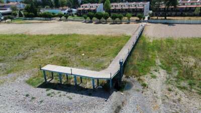  İznik Gölü’nün en büyük iskelesi karada kaldı