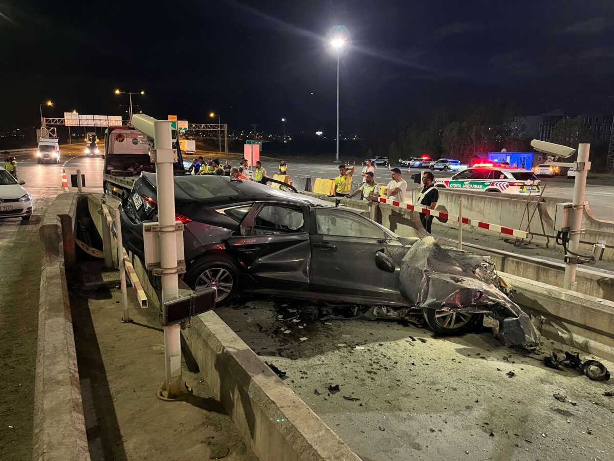 Kuzey Marmara Otoyolu’nda gişelerde feci kaza