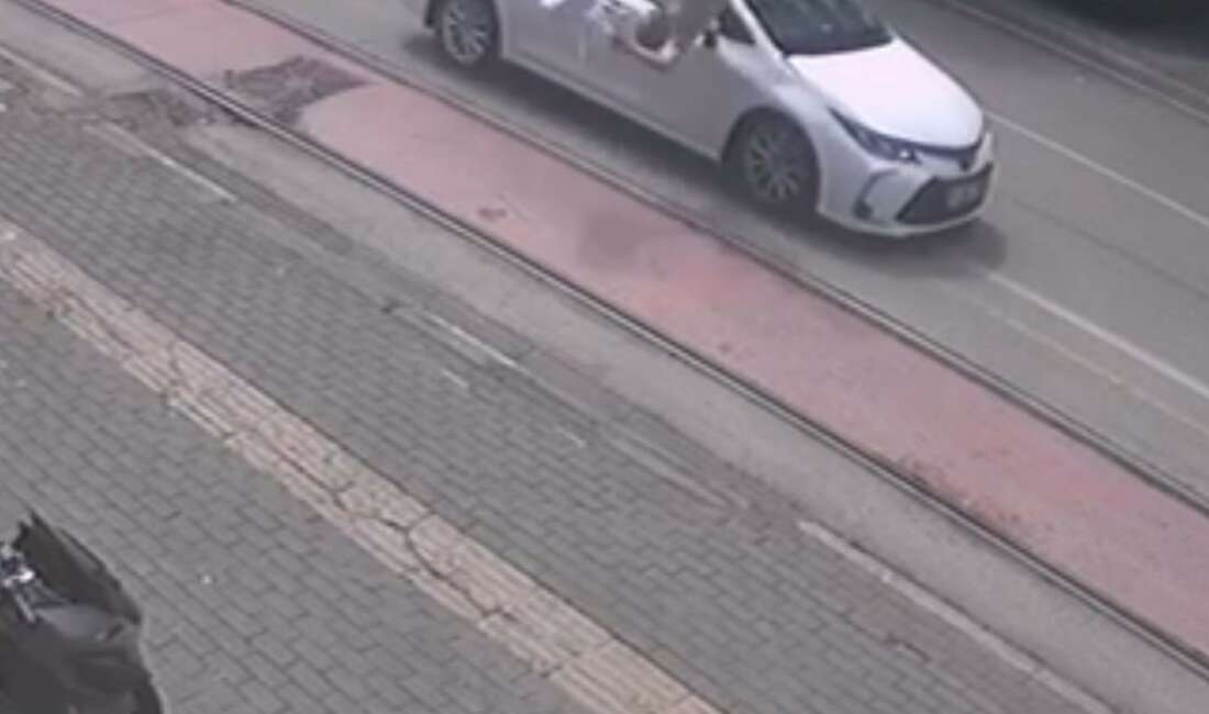 Market alışverişinden çıktı, hastanelik oldu: Kaza anı kamerada Bursa'nın Osmangazi ilçesinde market