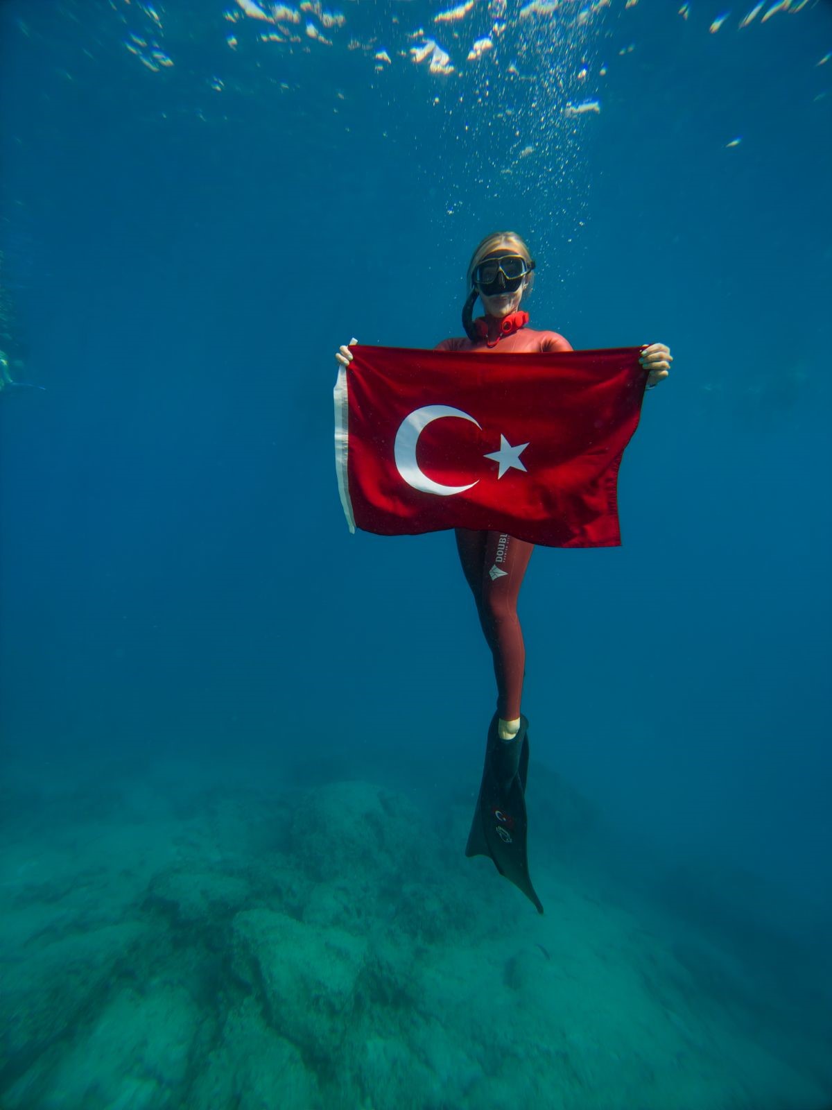  Milli sporcu Şahika Ercümen’den, zafer dalışı