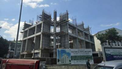 Bursa'nın Orhangazi ilçesinde kalıp çakarken