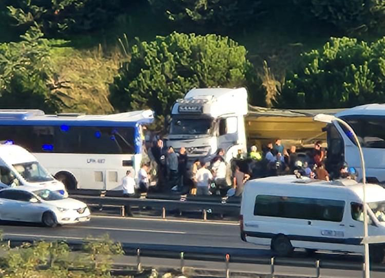 TEM Otoyolu’nda feci kaza: 1 ölü, 16 yaralı TEM Otoyolu Halkalı mevkiinde