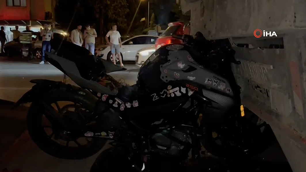Bursa’da motosiklet tıra ok gibi saplandı: 1 ölü, 1 ağır yaralı Bursa’nın Yıldırım ilçesinde kontrolden