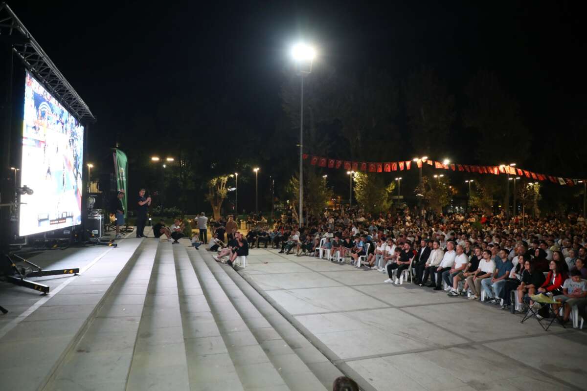 12 Dev Adam’a İnegöl’den tam destek