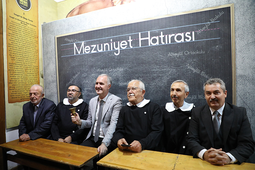  70 yıllık Altıeylül okulu hatıraları İnegöl kent müzesinde canlandı