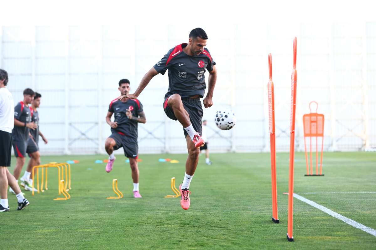  A Milli Futbol Takımı, İspanya maçı hazırlıklarına başladı