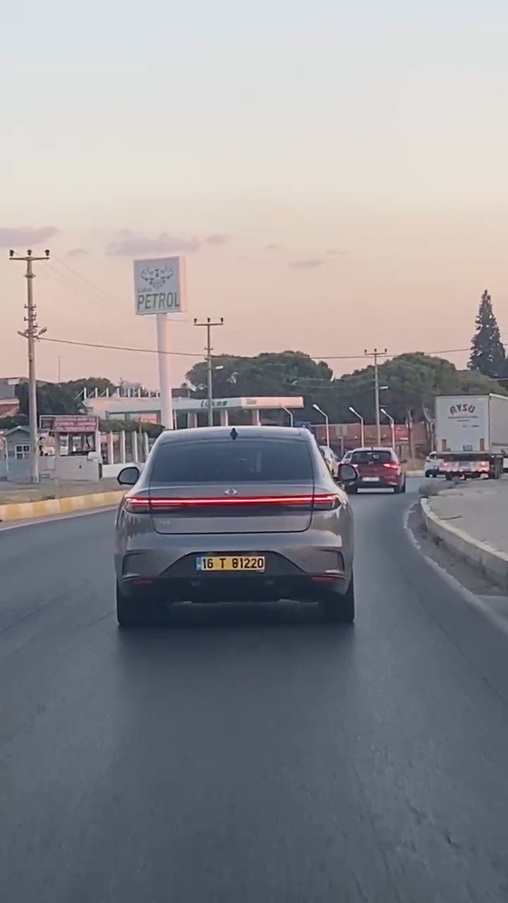 TOGG’un yeni sedan modeli T10F Ayvalık’ta seyir halinde görüntülendi